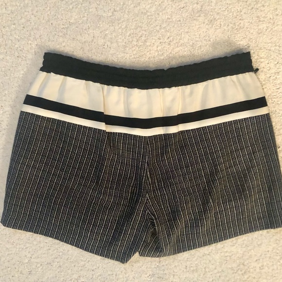 Vince black and ivory striped silk shorts Sz S - Picture 4 of 4